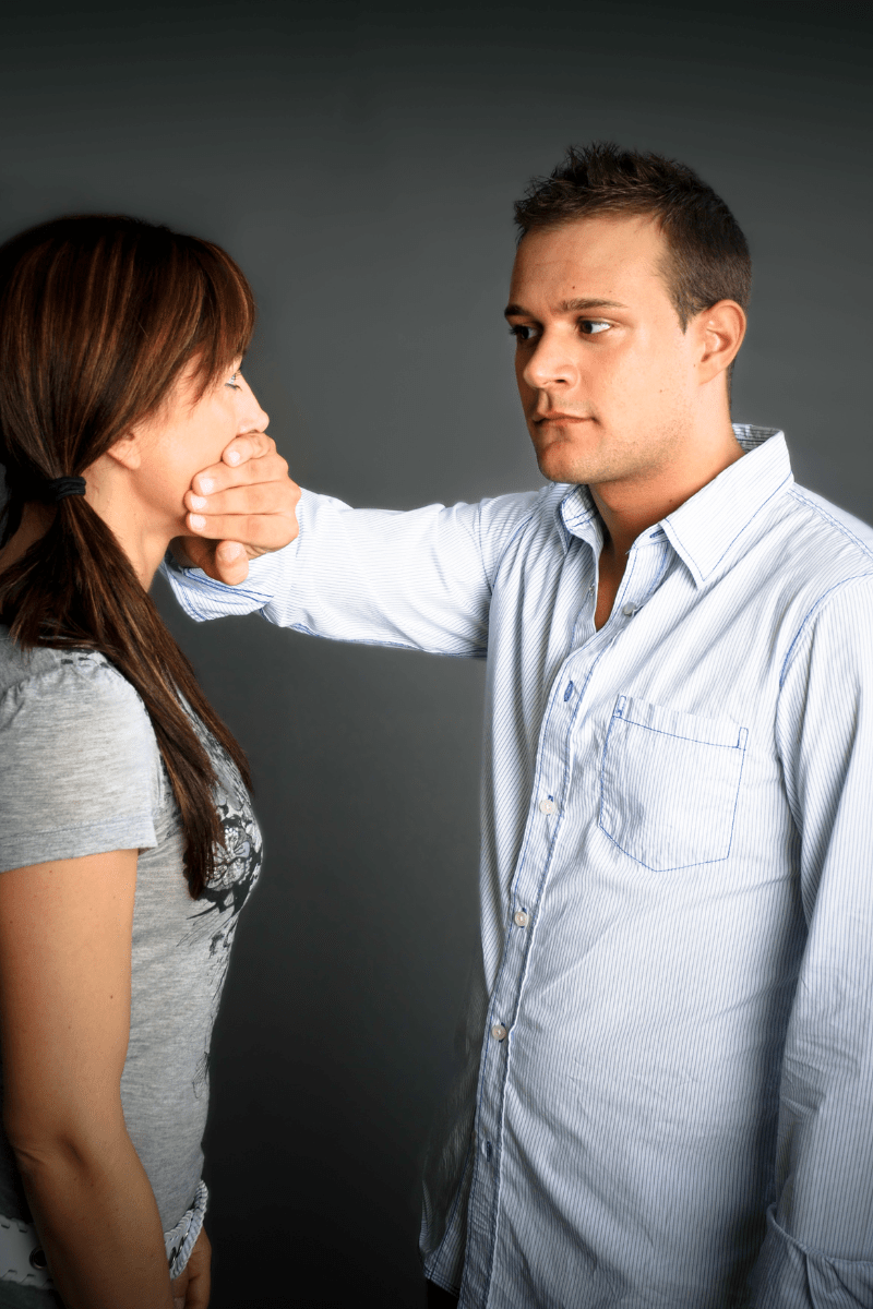 5 Signs You’re In An Abusive Relationship